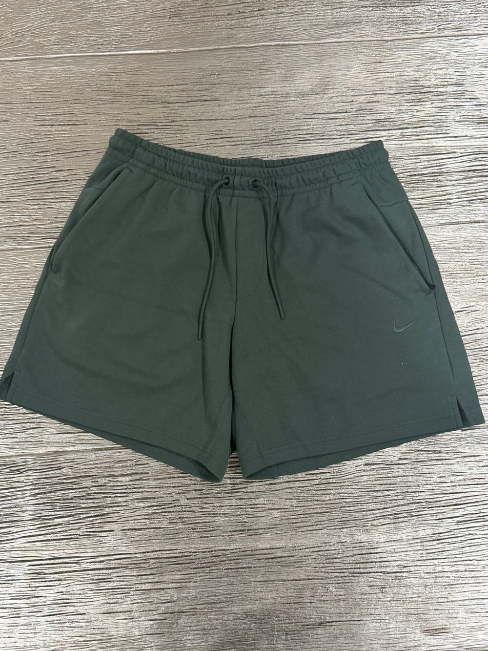 Nike Dri-FIT Athletic Shorts in Green Mens size M Like New